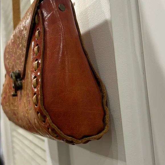 Vintage 70's leather hand tooled and painted never used crossbody purse - Picture 5 of 13